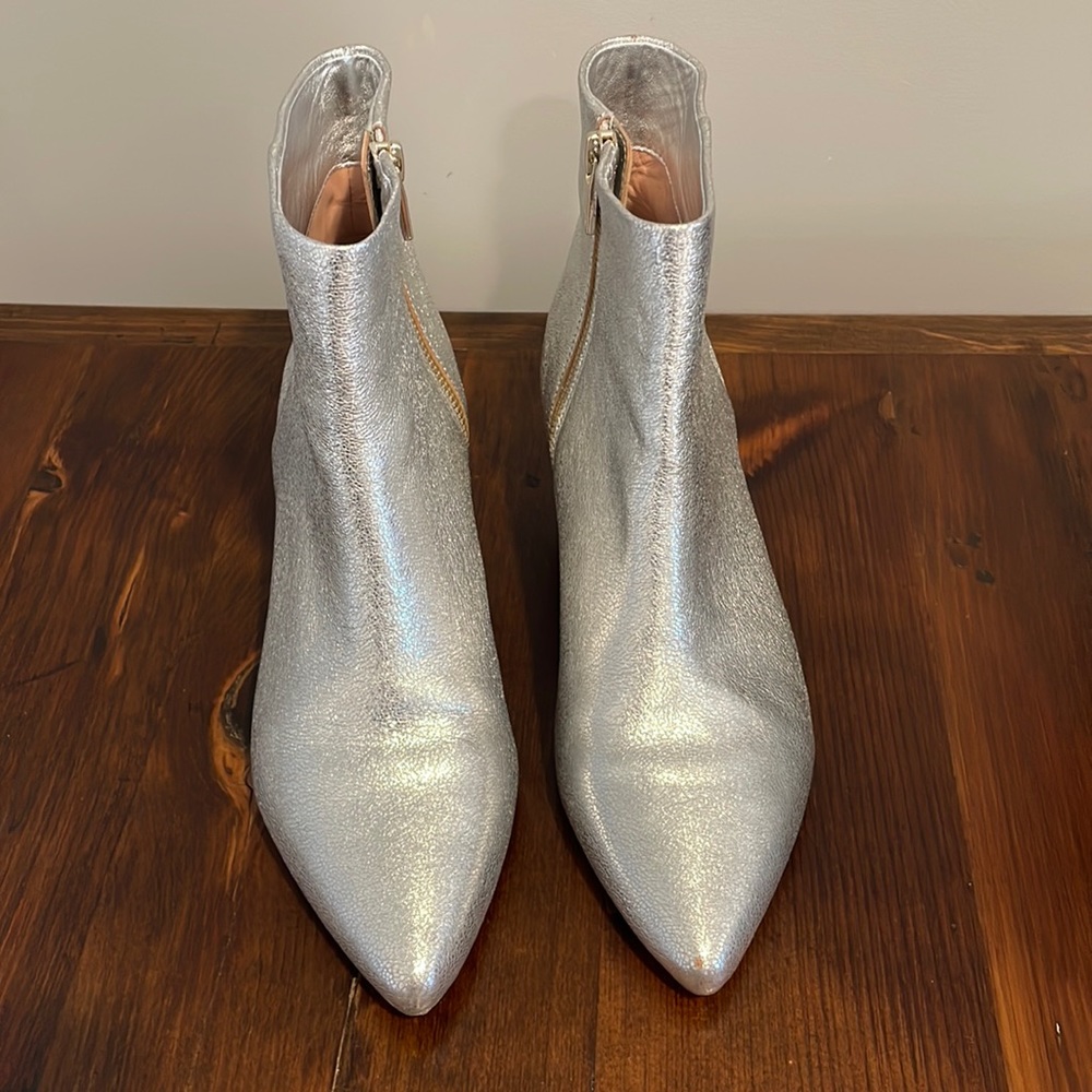 Taryn Rose Silver Booties Kitten Heel Size 6.5